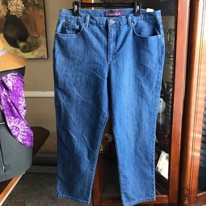 Gloria Vanderbilt size 18